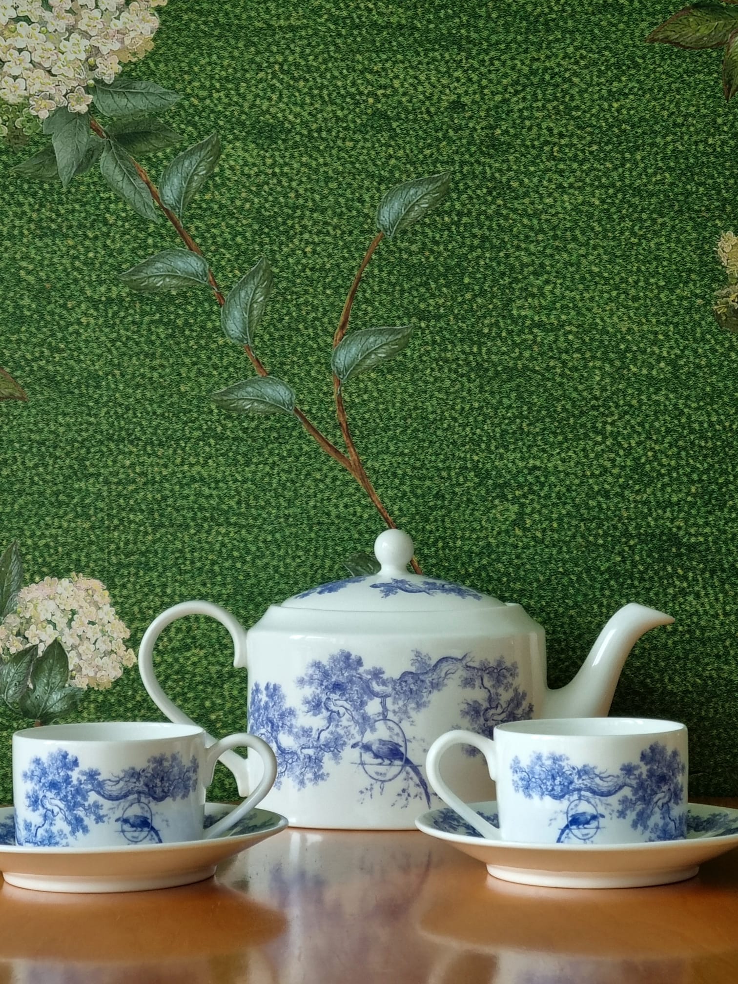 Toile de Jouy Tea-For-Two set ''Castlebird''